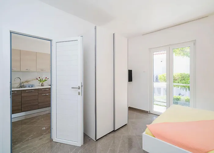 Apartment And Mato *