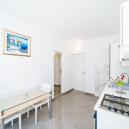 And Mato Apartment *